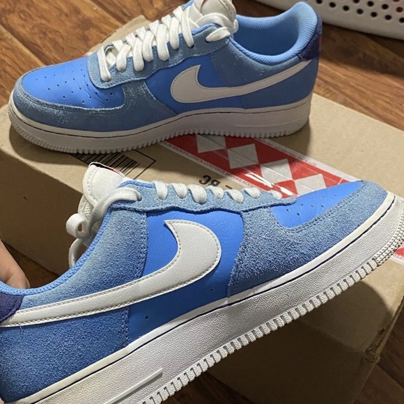 Air Force 1 Low University Blue Size 9 - Picture 3 of 5